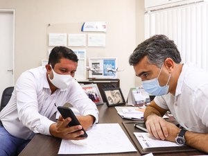 Líder comunitário apresenta projeto do polo industrial ao secretário Rafael Brito