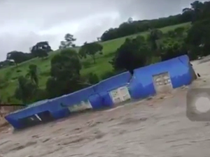 [Vídeo] Casas são destruídas pela enxurrada em Limoeiro de Anadia