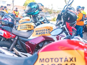 Mototaxista é punido pela SMTT por furar bloqueio em feira livre de Palmeira