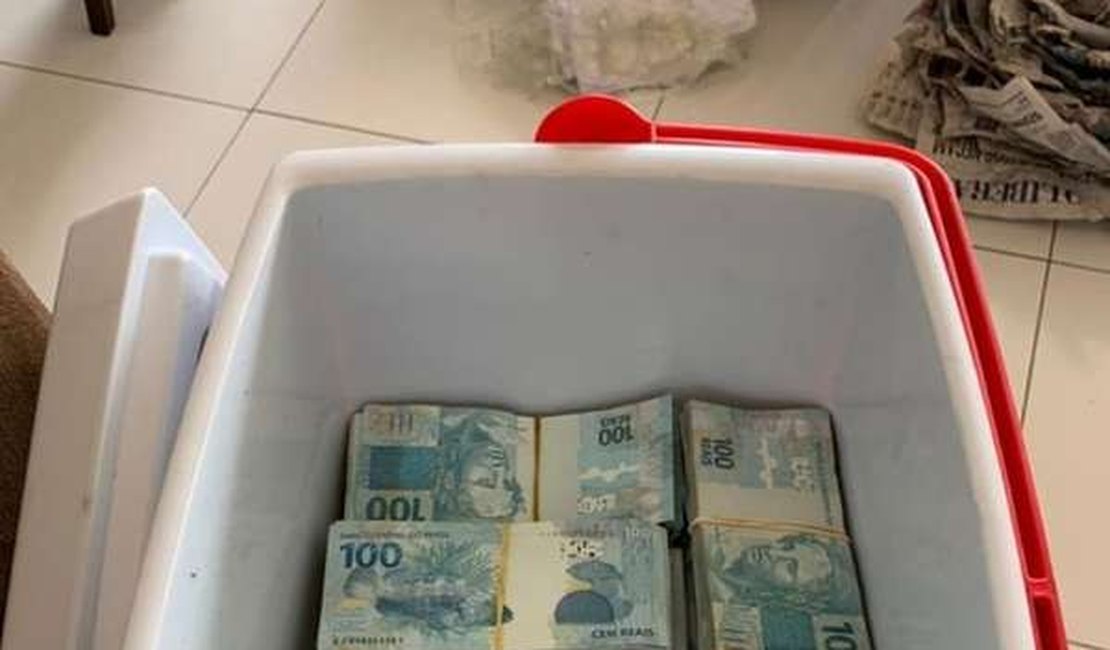 PF acha R$ 750 mil em caixa térmica na casa do nº 2 da Saúde