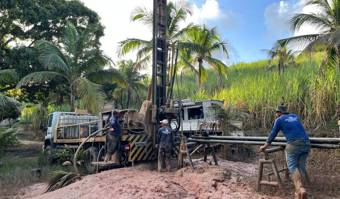 Prefeito Déo garante instalação de poço em comunidade quilombola de Japaratinga