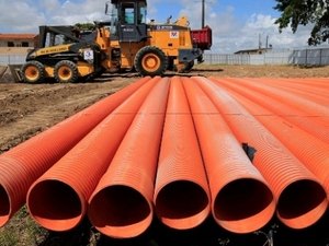 Casal substitui 180 metros de rede de distribuição de água no Jaraguá