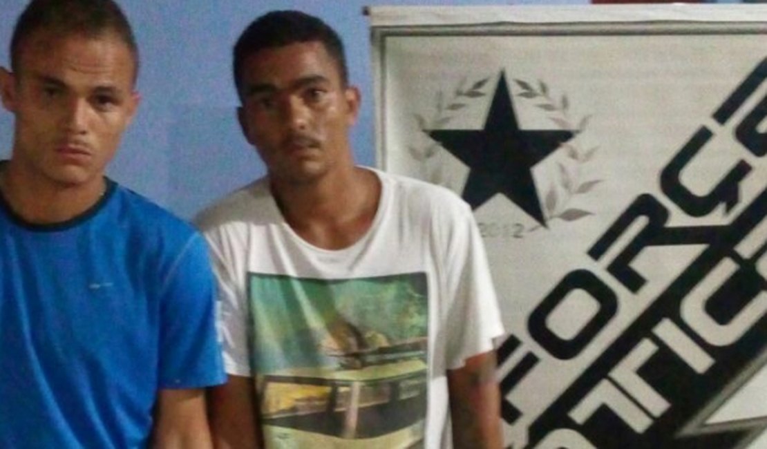 Dois homens são presos com revólver e mais de R$20 mil em espécie