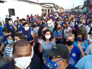 Moradores do Jarbas Maya saem às ruas para prestigiar caminhada de Adelmo Júnior