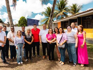 Prefeito Carlos concede aumento de 6,5% no piso salarial para servidores da educação de Rio Largo