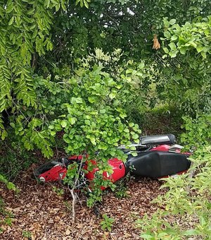 Motocicleta roubada é abandonada na zona rural de Arapiraca