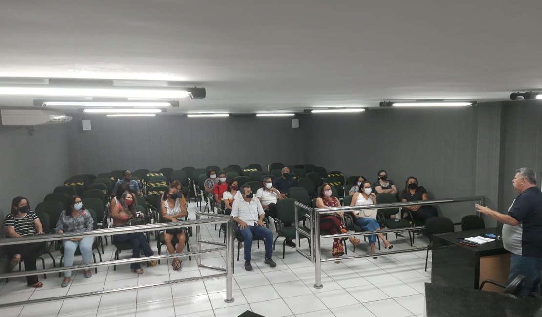 Servidores da Câmara Municipal de Arapiraca fazem reunião para discutir categoria