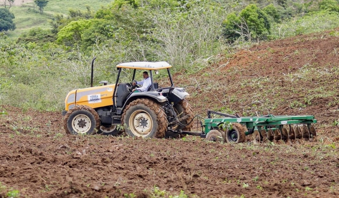 8ª edição do programa Terra Arada beneficia 1.297 produtores em Palmeira dos Índios