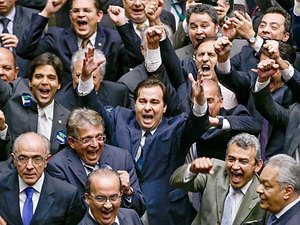 Maia diz que votará cassação de Cunha quando houver 'quorum adequado'