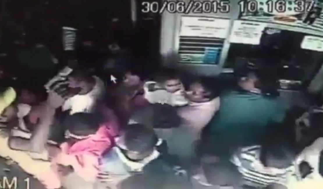 [Vídeo] Criminosos invadem e assaltam Casa Lotérica lotada em Igaci