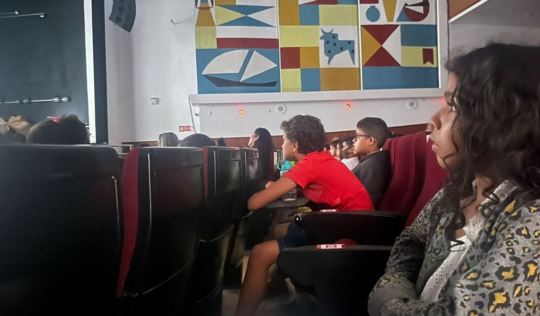 Estudantes de escolas públicas de Penedo assistem filmes no Circuito Penedo de Cinema