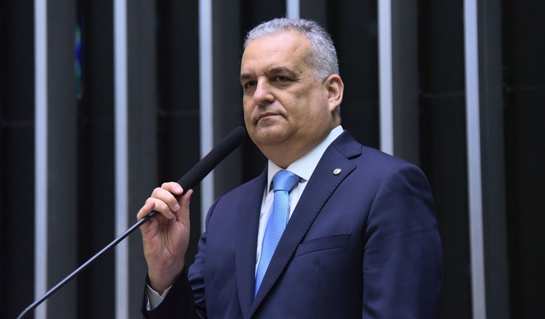 Alfredo Gaspar propõe projeto para combater crimes virtuais contra crianças com uso de IA