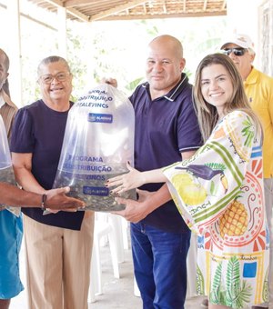 Prefeitura de Palmeira dos Índios entrega mais de 20 mil alevinos e incentiva a piscicultura nas comunidades rurais