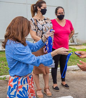 Ambulantes de Arapiraca recebem crachás com QR Code que facilitarão a identificação