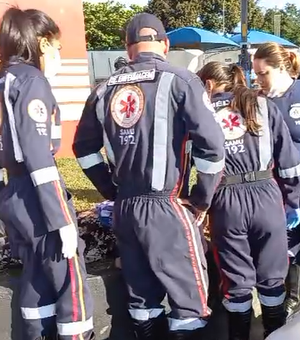 [Vídeo] Em Arapiraca, mulher passa mal e morre enquanto aguardava transporte para feira em Craíbas