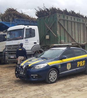 PRF realiza fiscalização de caminhões canavieiros em rodovia alagoana