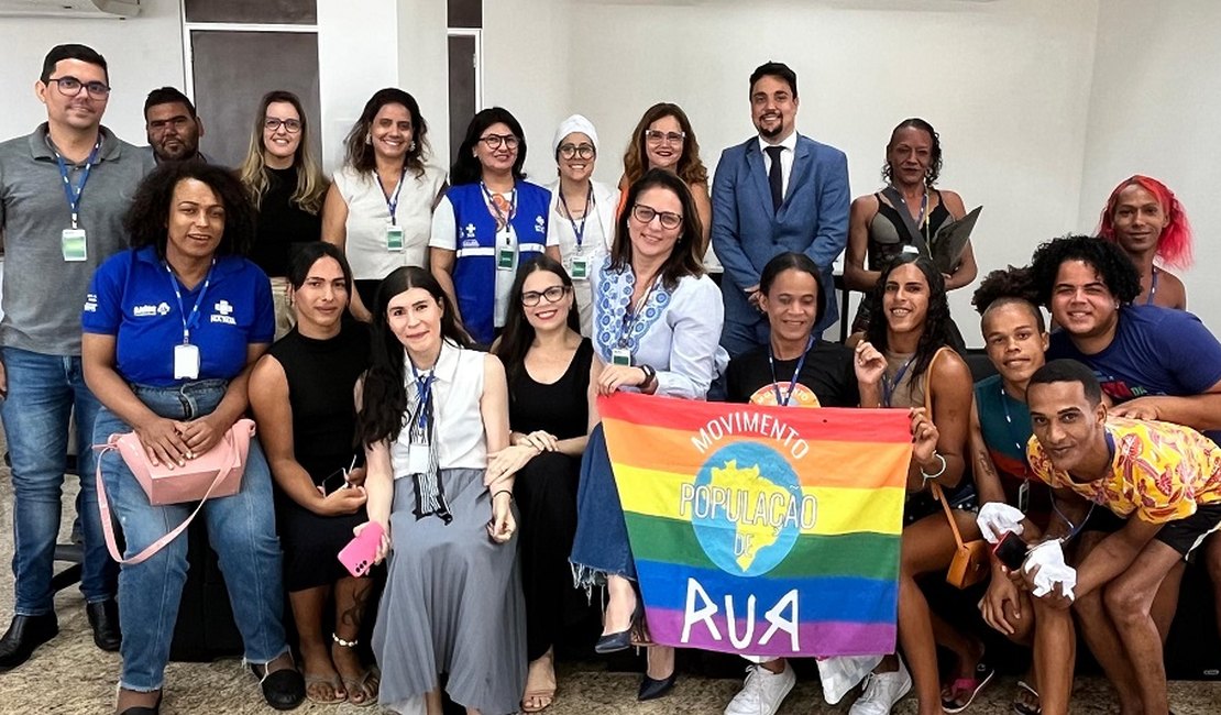 Órgãos públicos promovem encontro com mulheres trans e se comprometem para garantir direitos