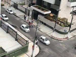 [Vídeo] Bombeiros são acionados para incêndio em edifício na Ponta Verde
