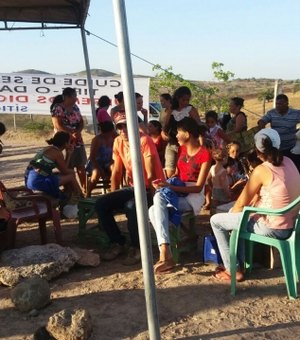 Moradores fecham acesso ao lixão de Limoeiro de Anadia