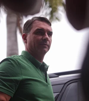 Após visitar Bolsonaro, Flávio confirma candidatura: 'Irreversível'