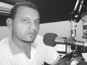 Radialista demitido por divulgar pesquisa declara não se intimidar e revela planos