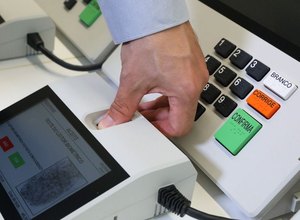 TSE apresenta novo modelo de urna eletrônica para eleições de 2022