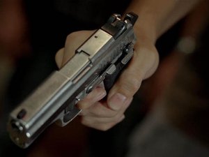 Assaltantes invadem bar e roubam mais de dois mil reais