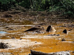 Ônibus com funcionários da Vale foi encontrado soterrado em Brumadinho