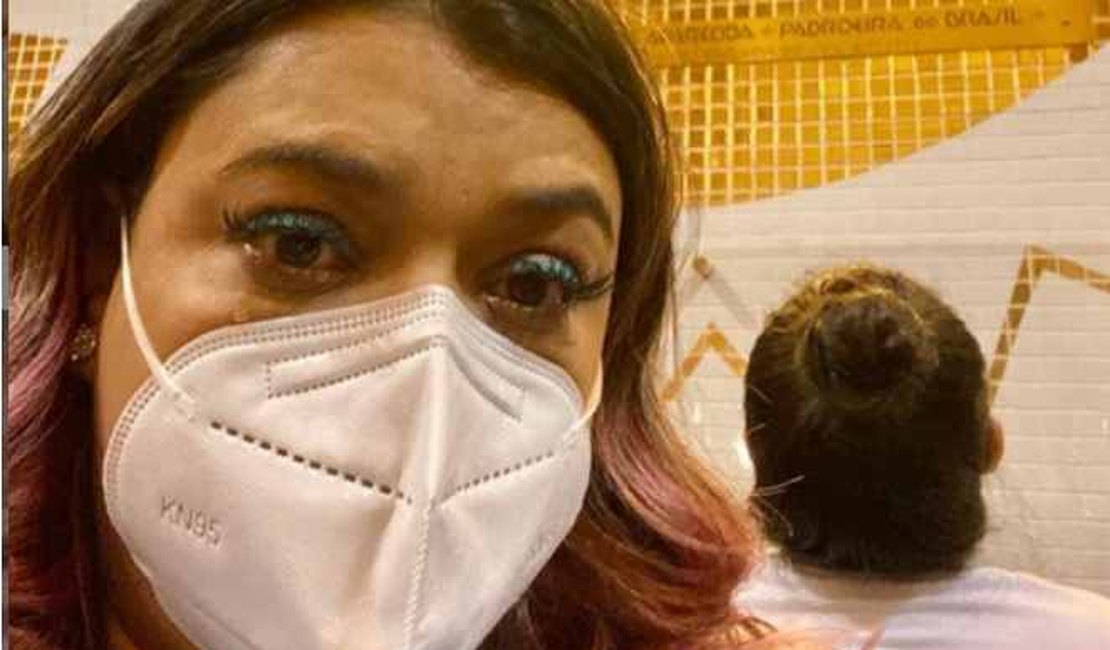 Devota de Nossa Senhora, Preta Gil se emociona em visita à Basílica de Aparecida