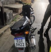 Criminoso furta motocicleta estacionada na frente da casa da vítima em Messias