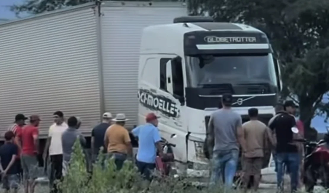 Motociclista é arrastado por carreta e sobrevive após acidente na BR- 423, em Ouro Branco