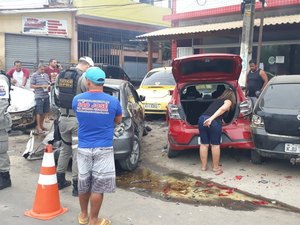 Cinco veículos se envolvem em acidente na AL 101 Norte, em Maragogi