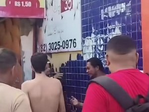Homem discute com mulher, dá facada em outro homem e é contido por populares no Jacintinho