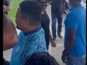 Protesto de funcionários por atraso de salários no CSA termina em tumulto e demissões