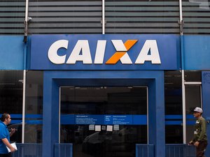 Homem quebra porta de banco e furta televisão na Pajuçara