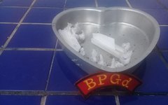Bombinhas de maconha encontradas com o suspeito