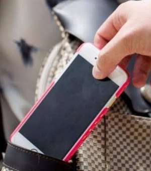 Mulher tem celular furtado dentro de recepção do Centro de Saúde