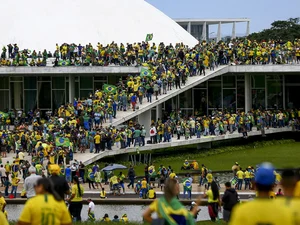 Anistia ao 8 de Janeiro enfraquece instituições e cria 'precedente perigoso', avaliam especialistas