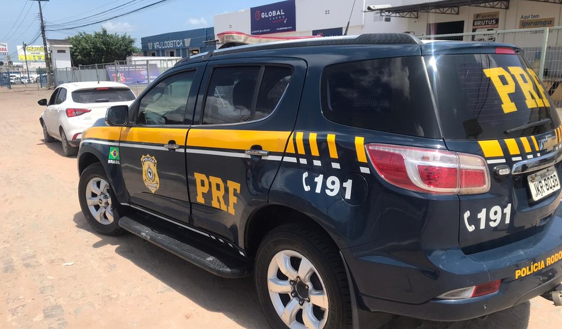Mulher é presa em Maceió com veículo roubado em estado vizinho