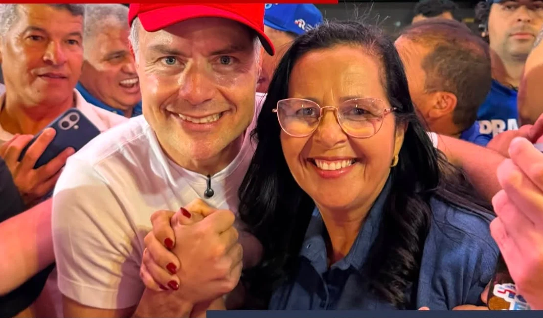 Edilza Alves lidera comitiva de Lagoa da Canoa em evento de campanha de Renan Filho