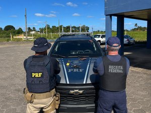PRF e Receita Federal prende homem com arma e drogas em São Sebastião