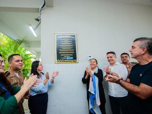 Paulo Dantas entrega reforma do Colégio Tiradentes e 15 novos ônibus escolares