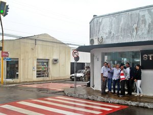 SMTT liga semáforo e melhora tráfego entre bairros de Arapiraca