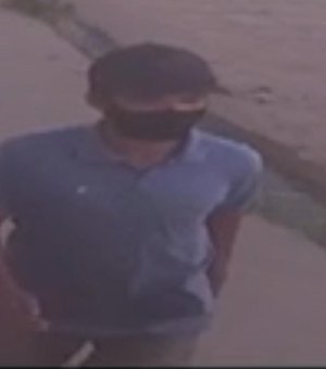[Vídeo] Homem é suspeito de furtar celular de dentro de loja de gesso em Arapiraca