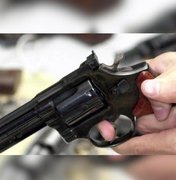 Homem é preso com revólver após denúncia no bairro Santa Lúcia