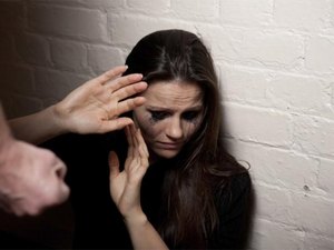 Duas pessoas são detidas acusadas de violência contra a mulher