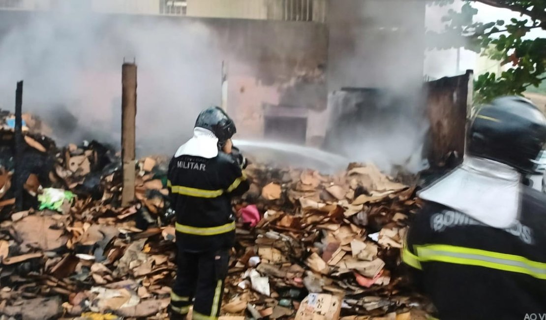 Armazém de materiais recicláveis é incendiado pela quarta vez em Maceió