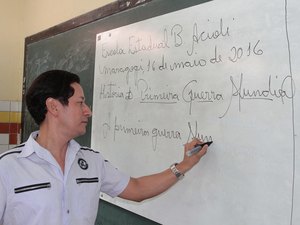 Professores têm até sábado para se inscrever em concurso de remoção