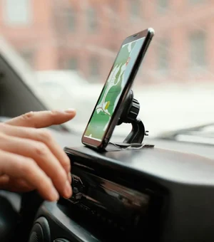 Projeto de Lei proíbe viagens de menores de 14 anos desacompanhadas em carros de app e táxis em Maceió