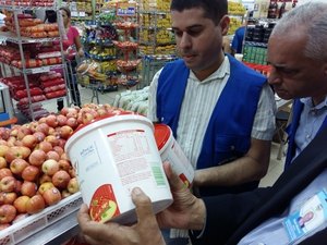 Vigilância Sanitária fiscaliza aplicação de novos rótulos em alimentos